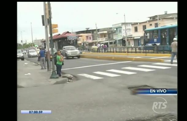 Moradores preocupados por accidentes constantes en la av. Domingo Comín de Guayaquil
